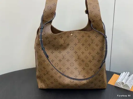 First bag ru Atlantis LOUIS VUITTON GM 0530